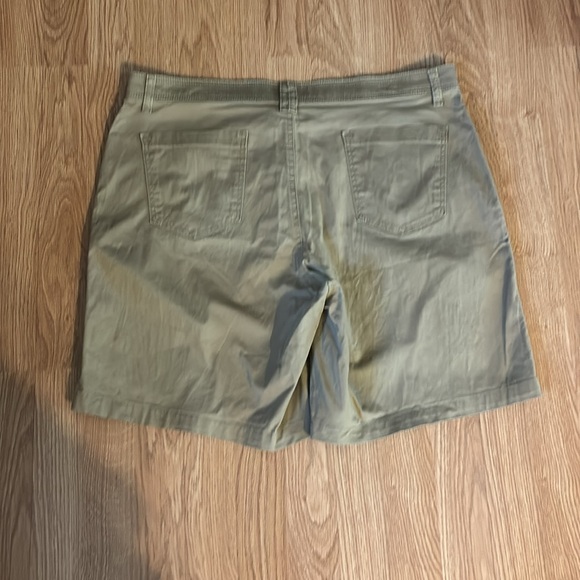 Lee Riders Shorts - Picture 2 of 5